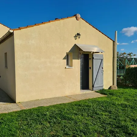 Semesterbostad Les Maisonnettes De La Maneliere, En Campagne Proche Du Puy Dufou *