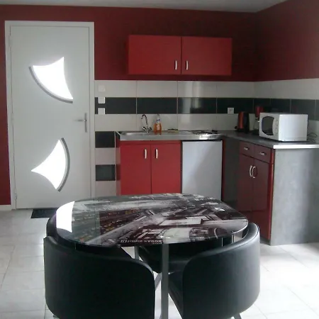 M. Clemenceau - Les Maisonnettes De La Maneliere Casa de Férias *