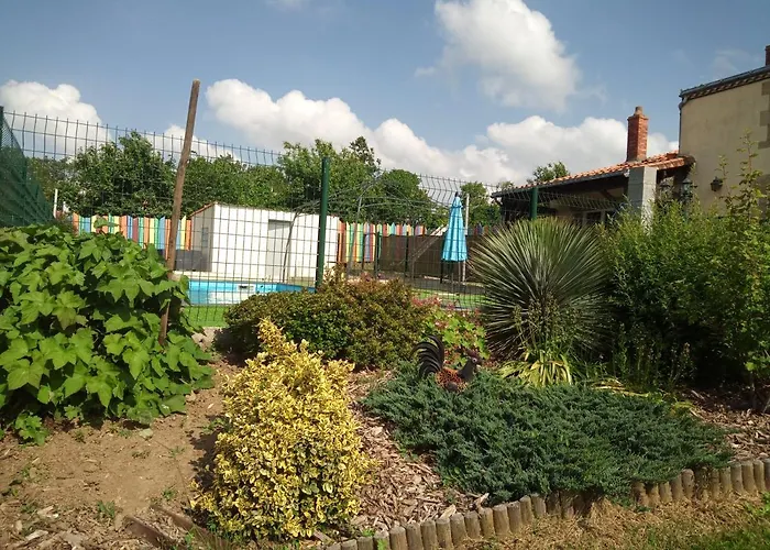 M. Clemenceau - Les Maisonnettes De La Maneliére La Flocellière