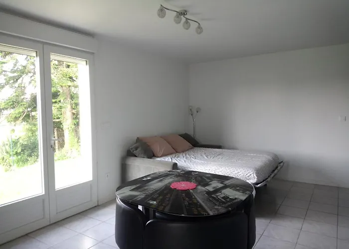 Les Maisonnettes De La Maneliere, En Campagne Proche Du Puy Dufou Holiday home *