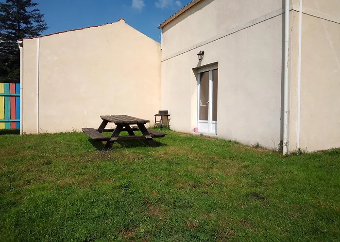 Holiday home Les Maisonnettes De La Maneliere, En Campagne Proche Du Puy Dufou