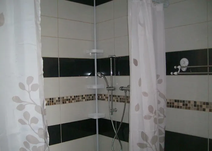 M. Clemenceau - Les Maisonnettes De La Maneliére Сasa de vacaciones